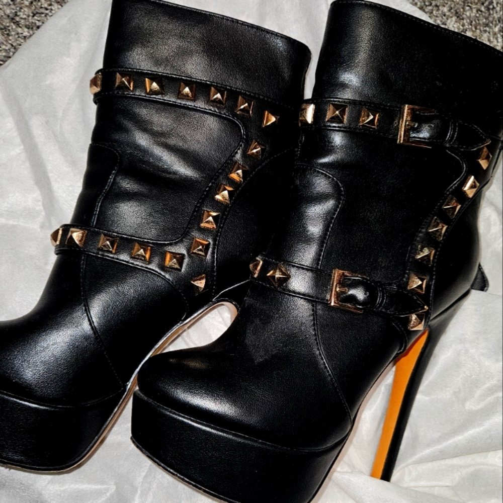 Sexy dom stilleto boots.  Black with rivets.  6 inch heel.